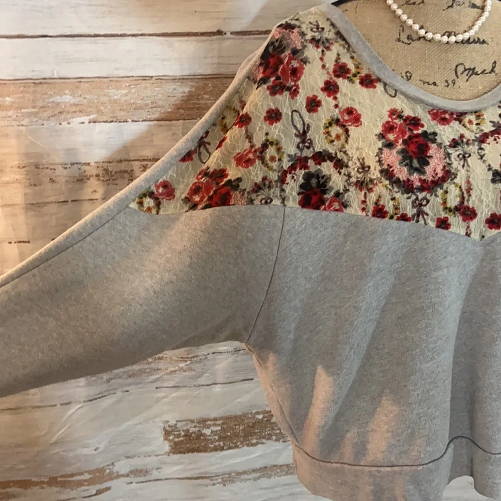 Free People Gray Floral Lace Oversized Sweatshirt Small - Picture 4 of 14